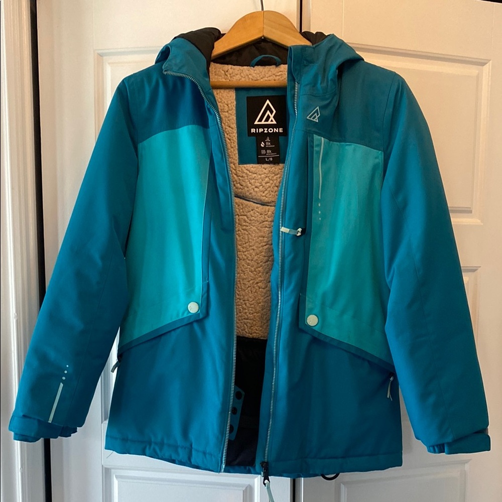 Sporty Blue Puffer Jacket with Hooded Design